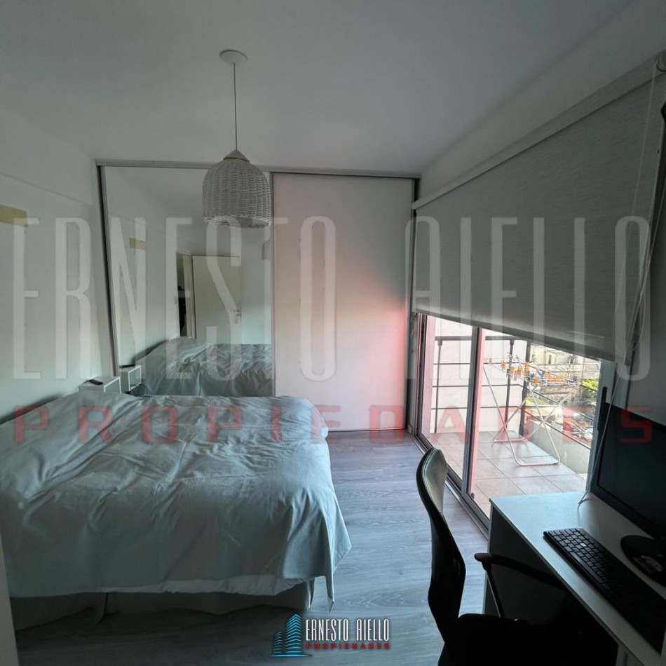 ALQUILER DEPARTAMENTO 2 AMBIENTES CON COCHERA DESCUBIERTA Y BALCON CON PARRILLA, QUILMES CENTRO.
