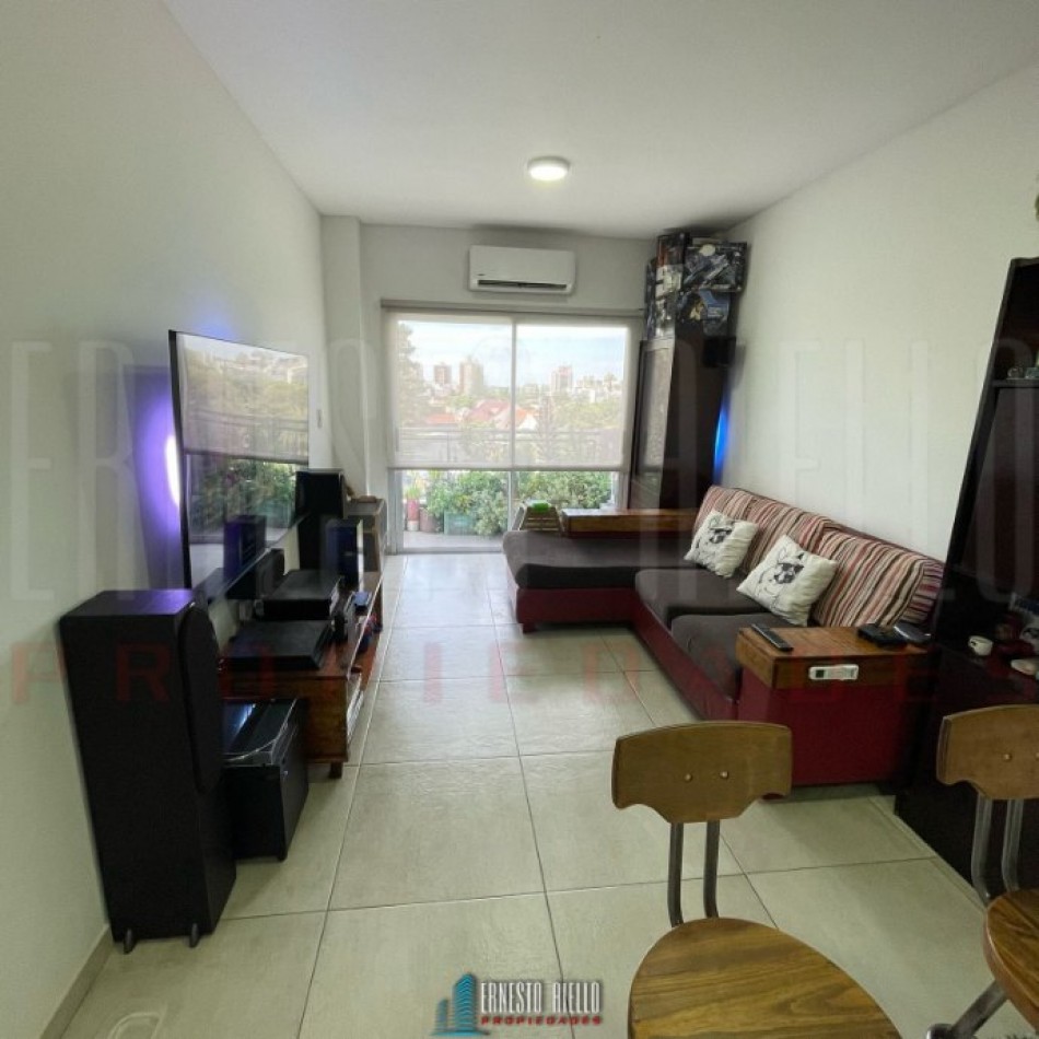 ALQUILER DEPARTAMENTO 2 AMBIENTES CON BALCON Y COCHERA, BERNAL.