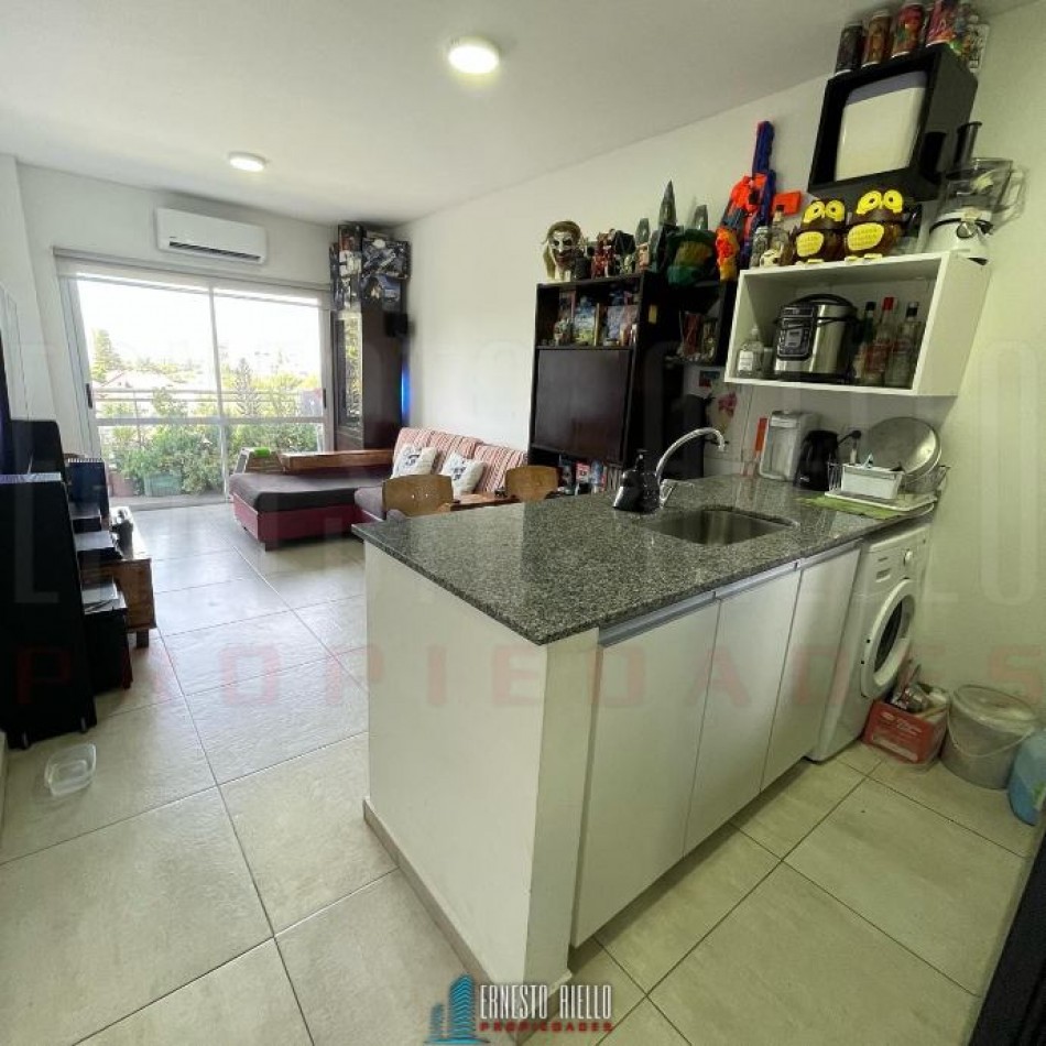 ALQUILER DEPARTAMENTO 2 AMBIENTES CON BALCON Y COCHERA, BERNAL.