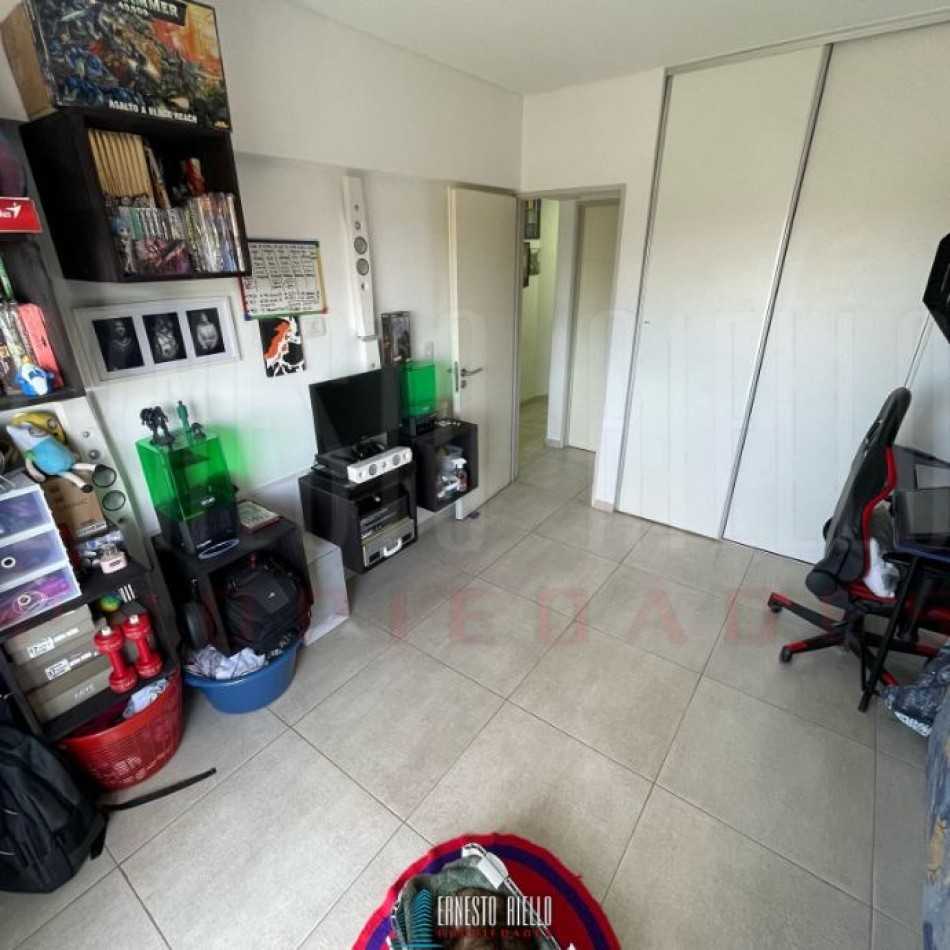 ALQUILER DEPARTAMENTO 2 AMBIENTES CON BALCON Y COCHERA, BERNAL.
