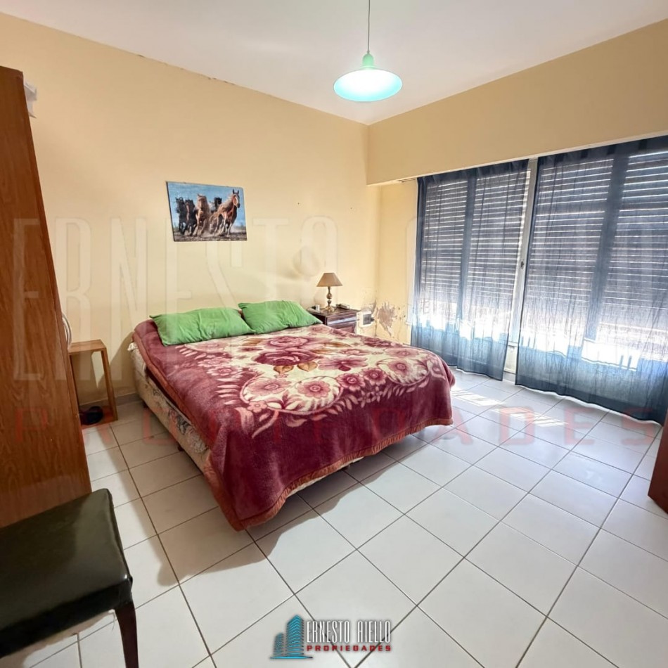VENTA DE CASA SOBRE LOTE DE 225 M², 3 AMBIENTES. MATHEU ENTRE MORENO Y SAN MARTIN, QUILMES CENTRO.