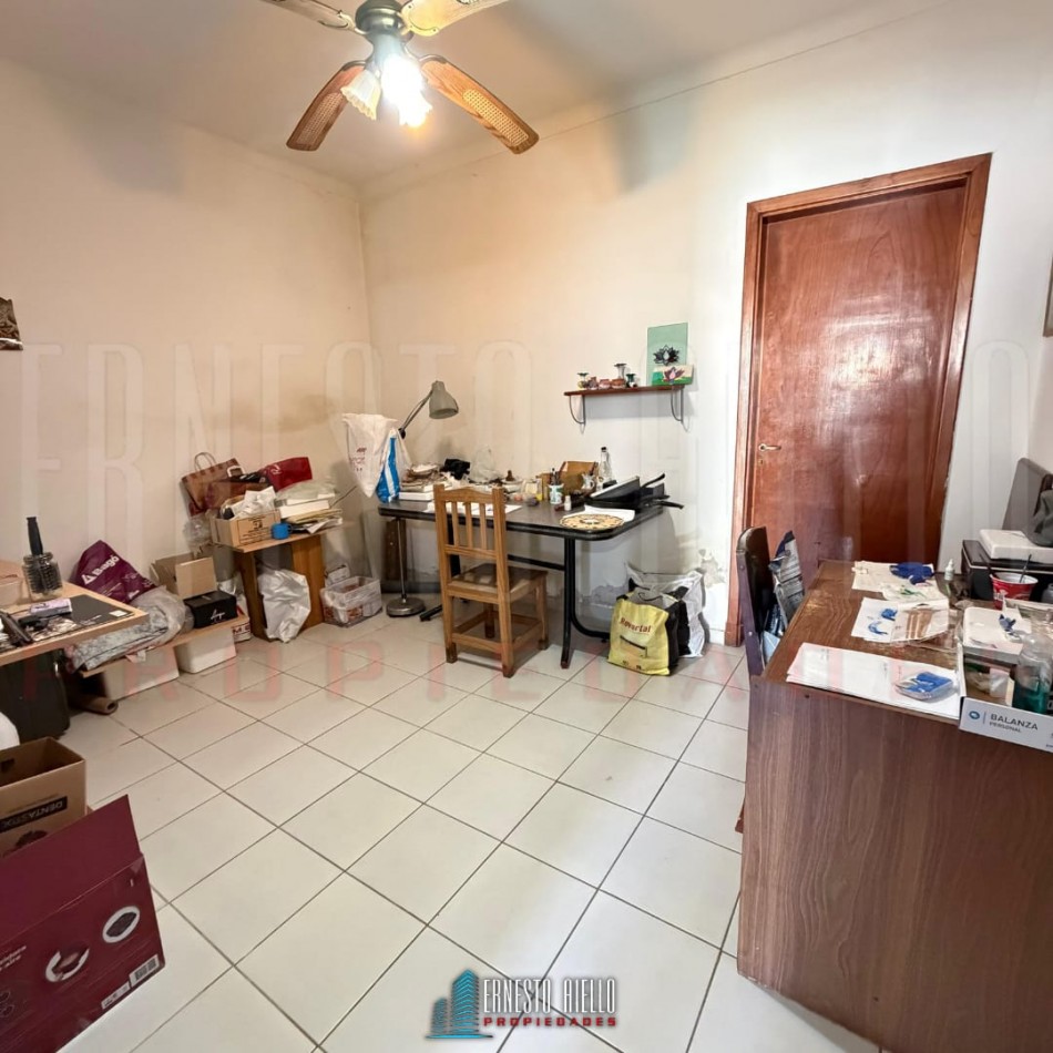 VENTA DE CASA SOBRE LOTE DE 225 M², 3 AMBIENTES. MATHEU ENTRE MORENO Y SAN MARTIN, QUILMES CENTRO.