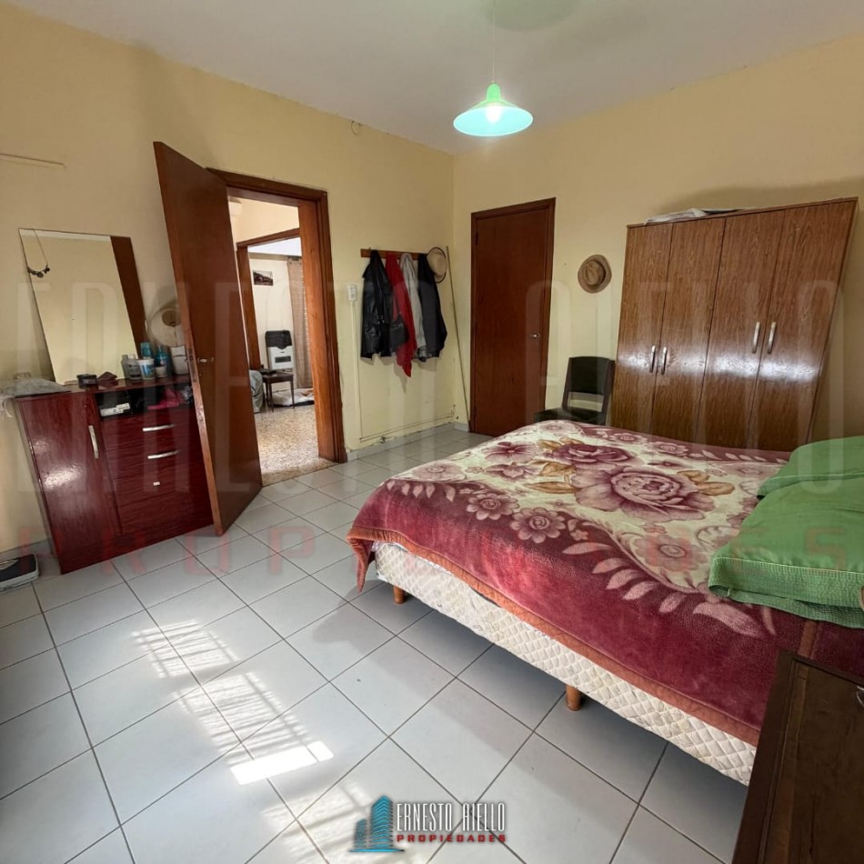 VENTA DE CASA SOBRE LOTE DE 225 M², 3 AMBIENTES. MATHEU ENTRE MORENO Y SAN MARTIN, QUILMES CENTRO.