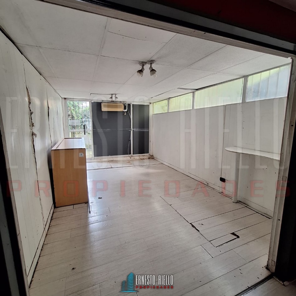 ALQUILER AMPLIO LOCAL COMERCIAL DE 100 MTS EN PLENO QUILMES CENTRO.