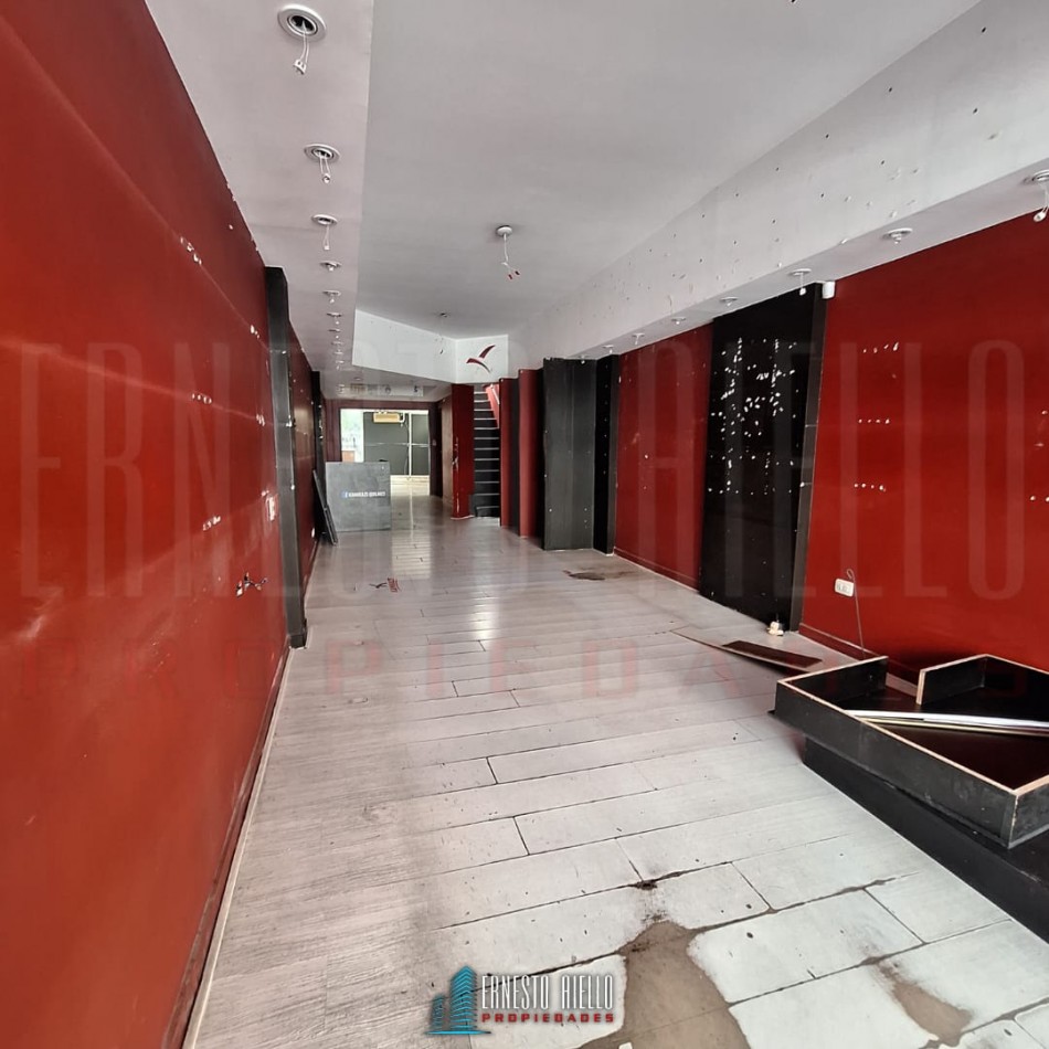 ALQUILER AMPLIO LOCAL COMERCIAL DE 100 MTS EN PLENO QUILMES CENTRO.
