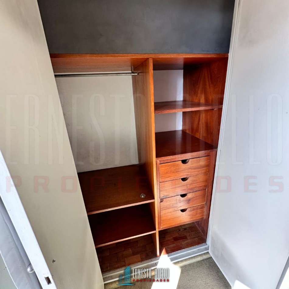 ALQUILER GRAN SEMIPISO DE 3 AMBIENTES CON COCHERA CUBIERTA, SUP TOT: 98M², DOBLE BALCON Y HERMOSAS VISTAS. 