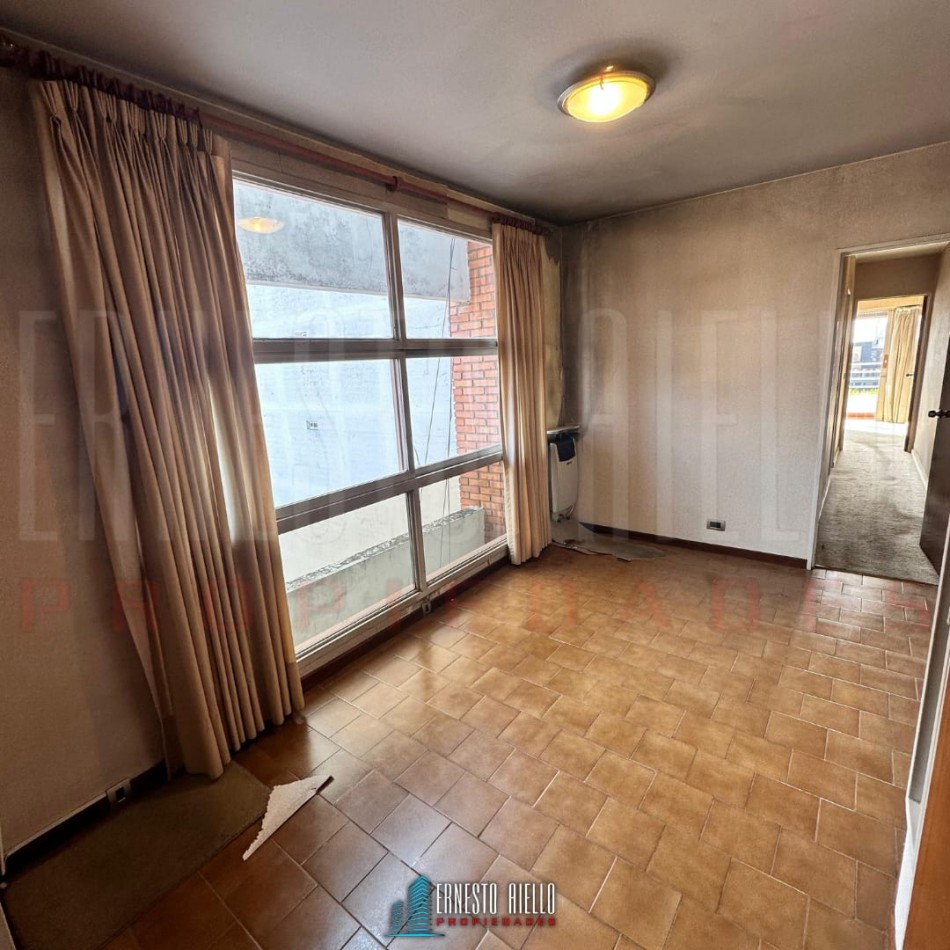 ALQUILER GRAN SEMIPISO DE 3 AMBIENTES CON COCHERA CUBIERTA, SUP TOT: 98M², DOBLE BALCON Y HERMOSAS VISTAS. 