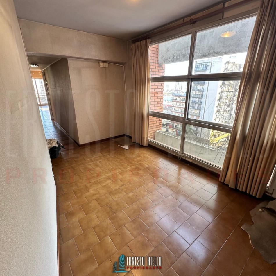 ALQUILER GRAN SEMIPISO DE 3 AMBIENTES CON COCHERA CUBIERTA, SUP TOT: 98M², DOBLE BALCON Y HERMOSAS VISTAS. 