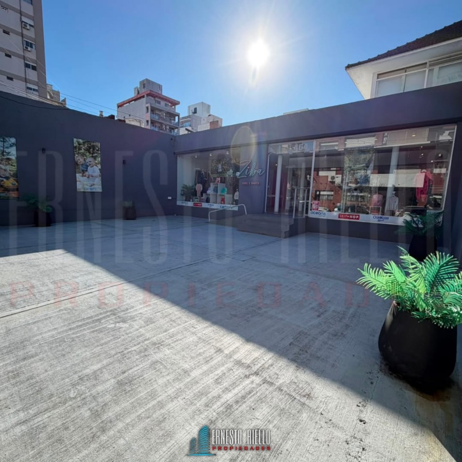 ALQUILER LOCAL DE 245M2 TOTALES UNICO EN LA ZONA, QUILMES CENTRO.