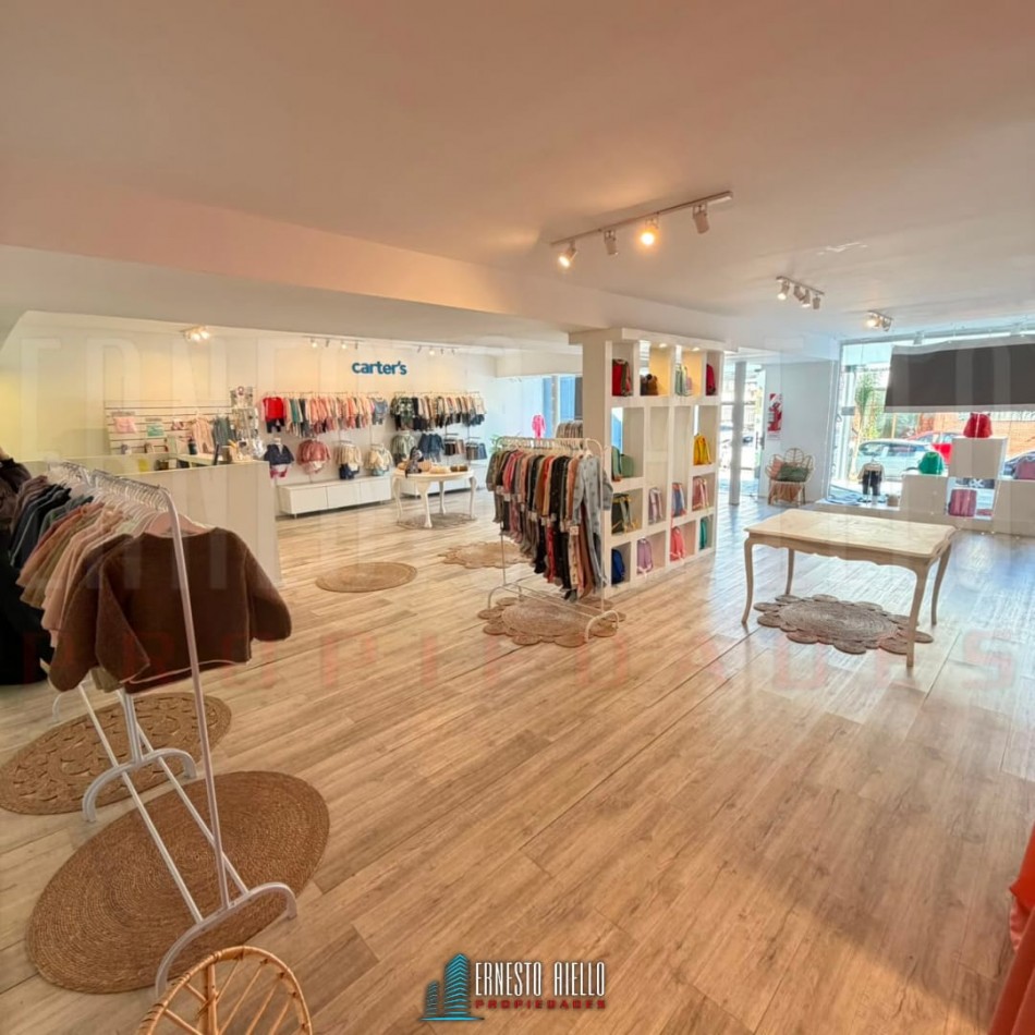 ALQUILER LOCAL DE 245M2 TOTALES UNICO EN LA ZONA, QUILMES CENTRO.