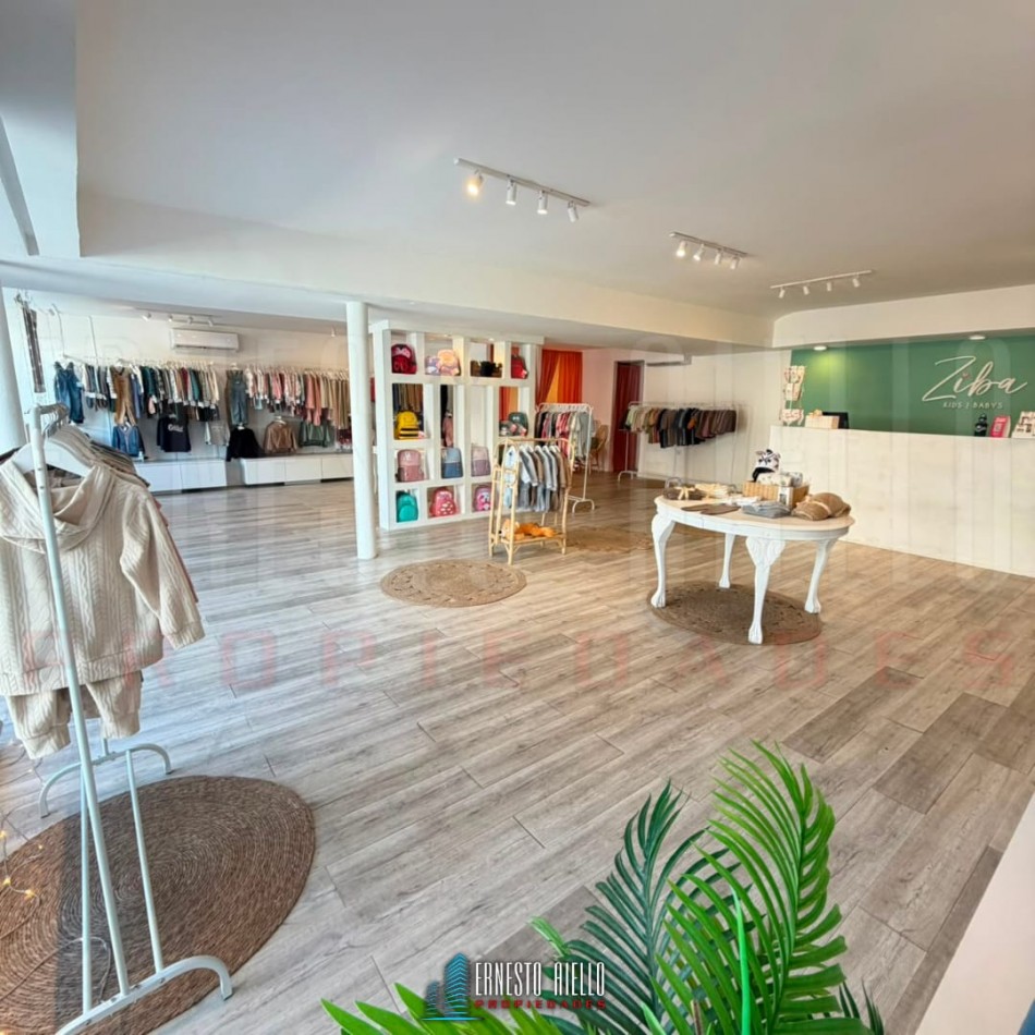ALQUILER LOCAL DE 245M2 TOTALES UNICO EN LA ZONA, QUILMES CENTRO.