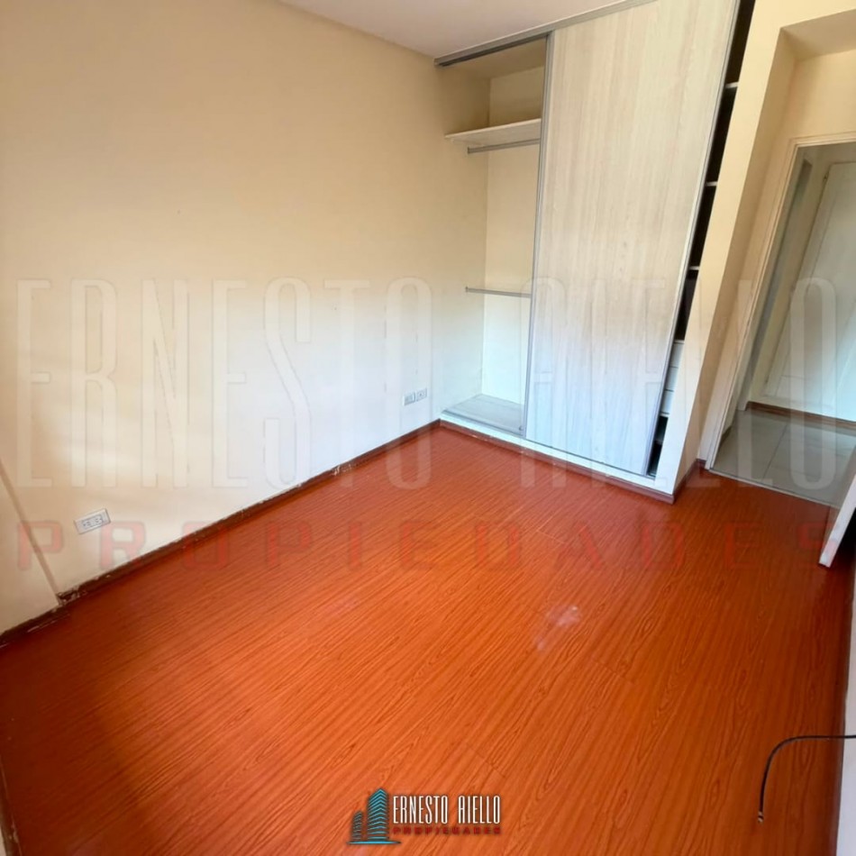 ALQUILER DEPARTAMENTO DE 2 AMBIENTES CON COCHERA EN QUILMES CENTRO.