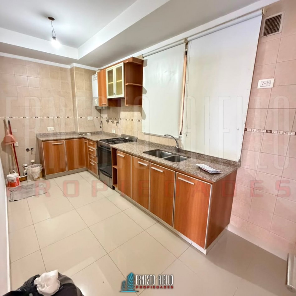 ALQUILER DEPARTAMENTO DE 2 AMBIENTES CON COCHERA EN QUILMES CENTRO.