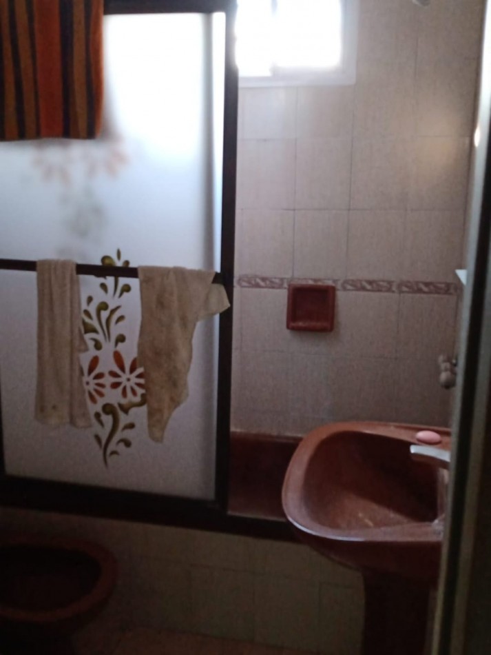 VENTA CASA 3 AMBIENTES CON COCHERA EN DESTACABLE ZONA DE SARANDI. A 350 MTS DE AV MITRE.