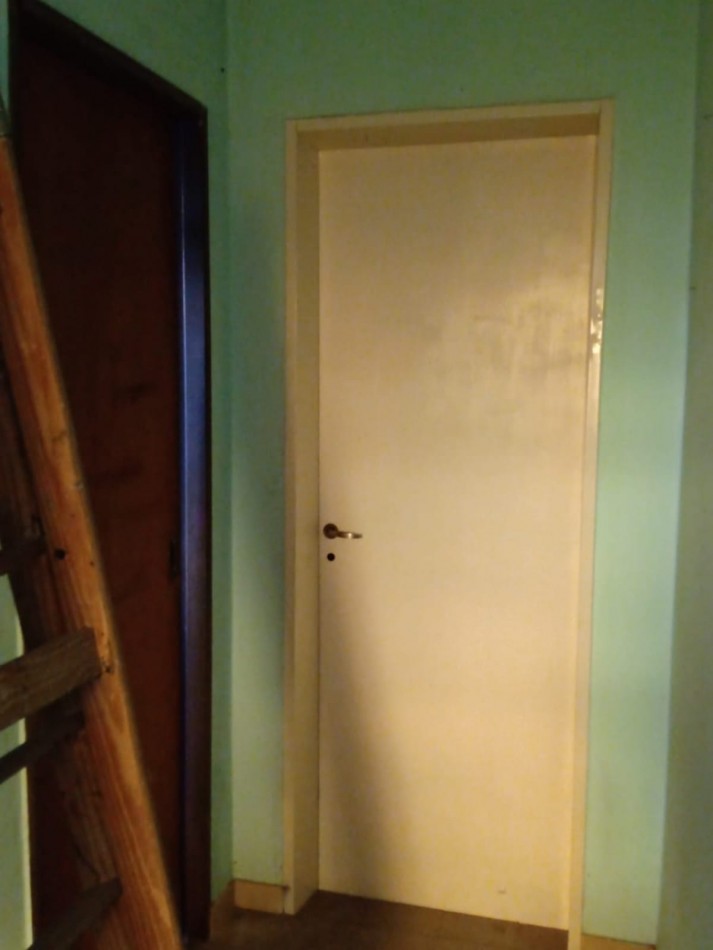 VENTA CASA 3 AMBIENTES CON COCHERA EN DESTACABLE ZONA DE SARANDI. A 350 MTS DE AV MITRE.
