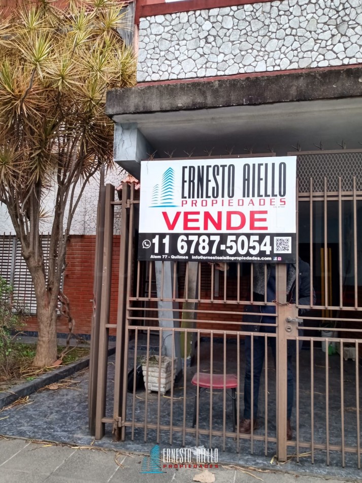 VENTA CASA 3 AMBIENTES CON COCHERA EN DESTACABLE ZONA DE SARANDI. A 350 MTS DE AV MITRE.