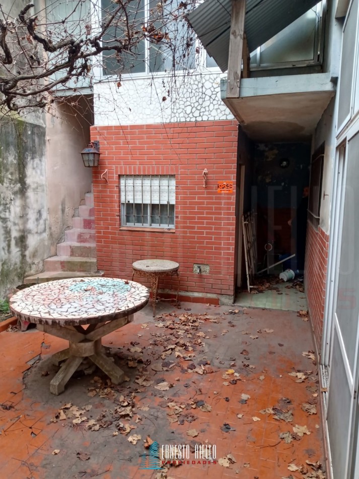 VENTA CASA 3 AMBIENTES CON COCHERA EN DESTACABLE ZONA DE SARANDI. A 350 MTS DE AV MITRE.