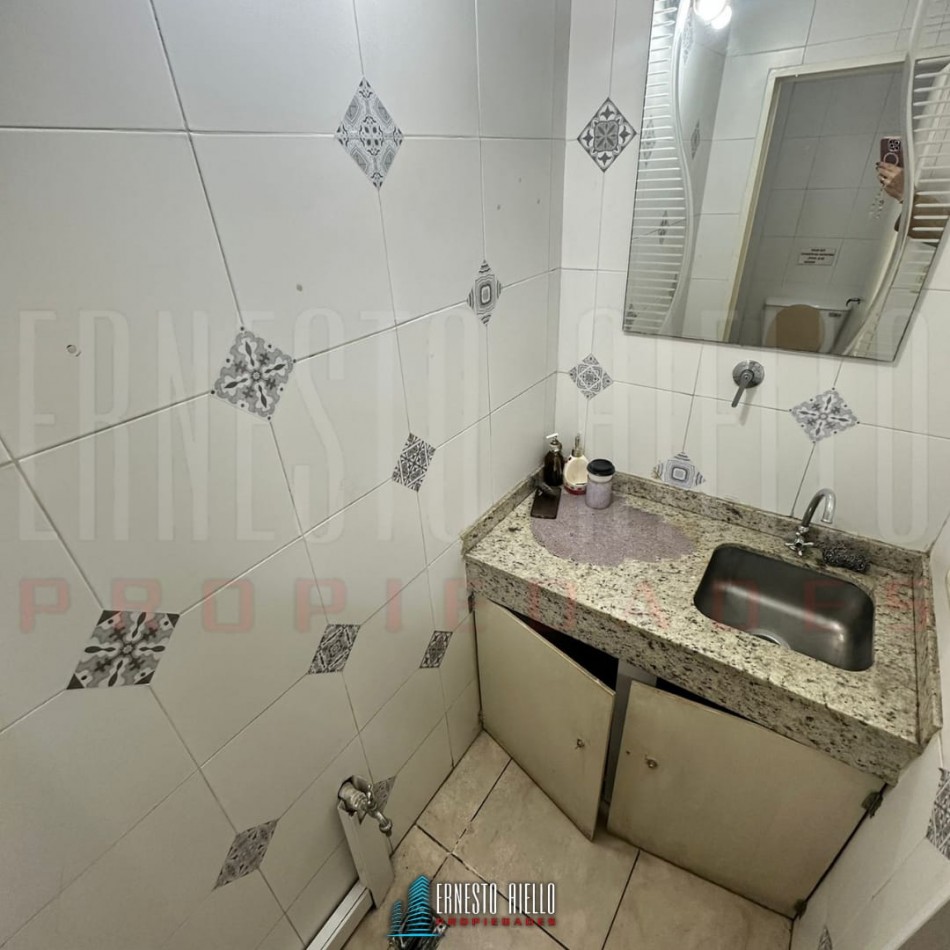 ALQUILER AMPLIO LOCAL CON TERRAZA EN QUILMES CENTRO 