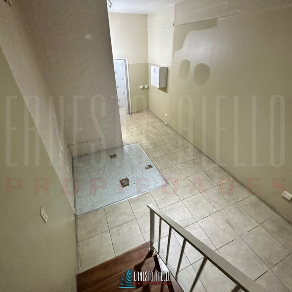 ALQUILER AMPLIO LOCAL CON TERRAZA EN QUILMES CENTRO 