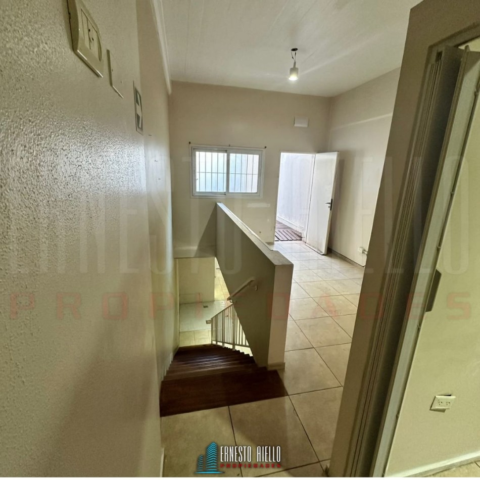 ALQUILER AMPLIO LOCAL CON TERRAZA EN QUILMES CENTRO 