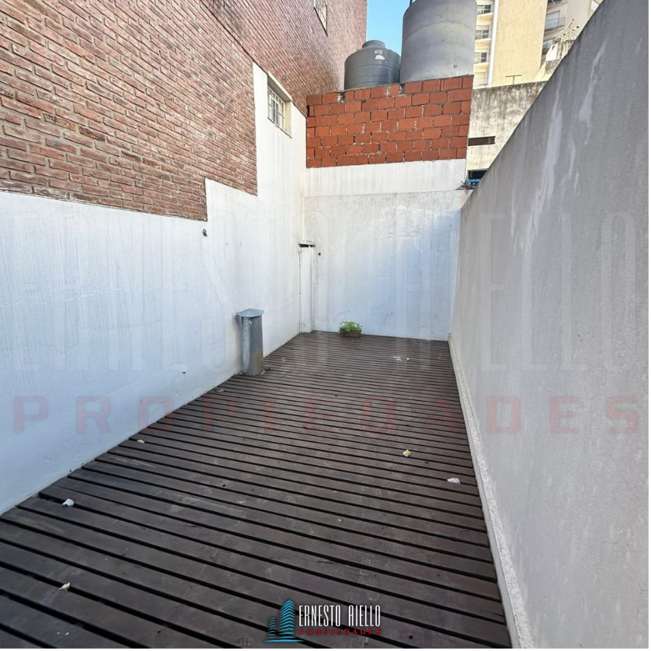 ALQUILER AMPLIO LOCAL CON TERRAZA EN QUILMES CENTRO 