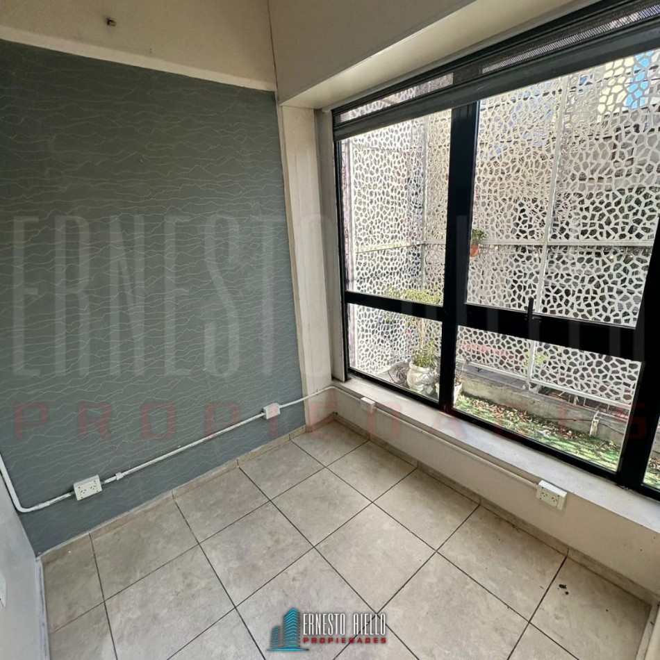 ALQUILER AMPLIO LOCAL CON TERRAZA EN QUILMES CENTRO 