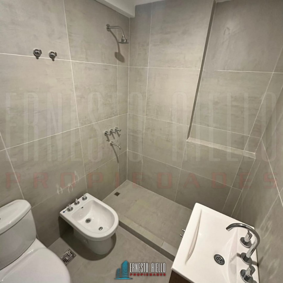 VENTA SEMIPISO 3 AMBIENTES A ESTRENAR CON COCHERA EN QUILMES CENTRO.