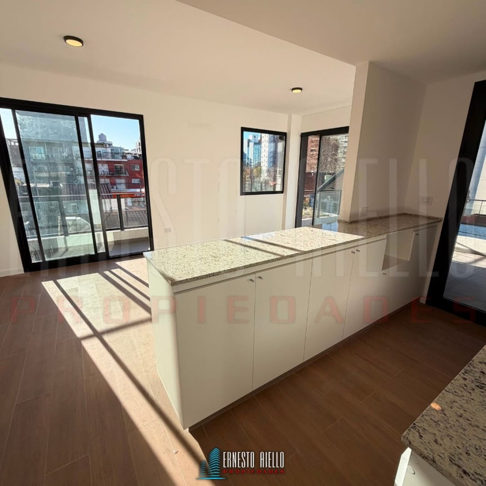 VENTA SEMIPISO 3 AMBIENTES A ESTRENAR CON COCHERA EN QUILMES CENTRO.