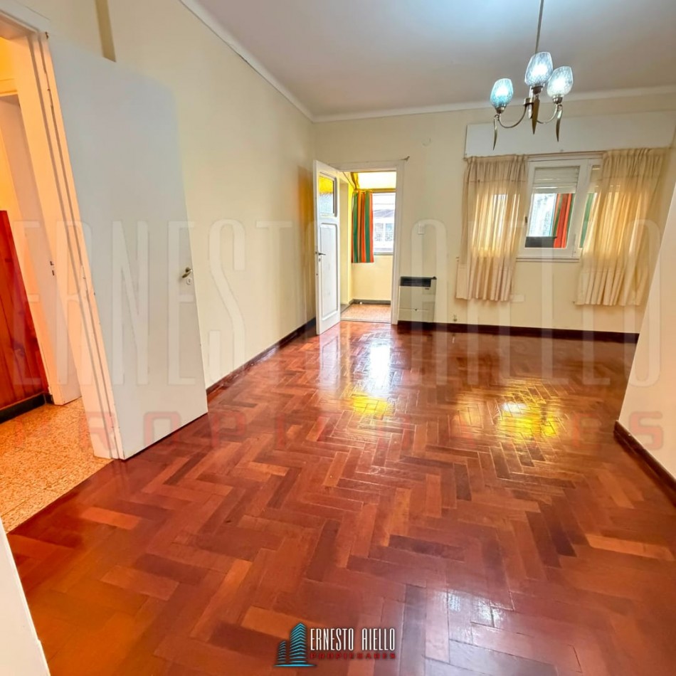 ALQUILER DEPARTAMENTO TIPO PH EN P.A 1° PISO POR ESCALERA DE 3 AMBIENTES CON PATIO, TERRAZA Y BALCON PARA USO PROFESIONAL.