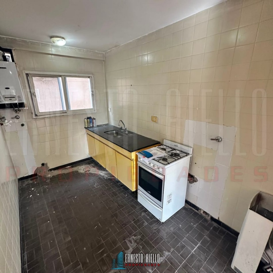 VENTA DEPARTAMENTO 3 AMBIENTES CON COCINA INDEPENDIENTE- HERMOSAS VISTAS - OPORTUNIDAD A REFACCIONAR.