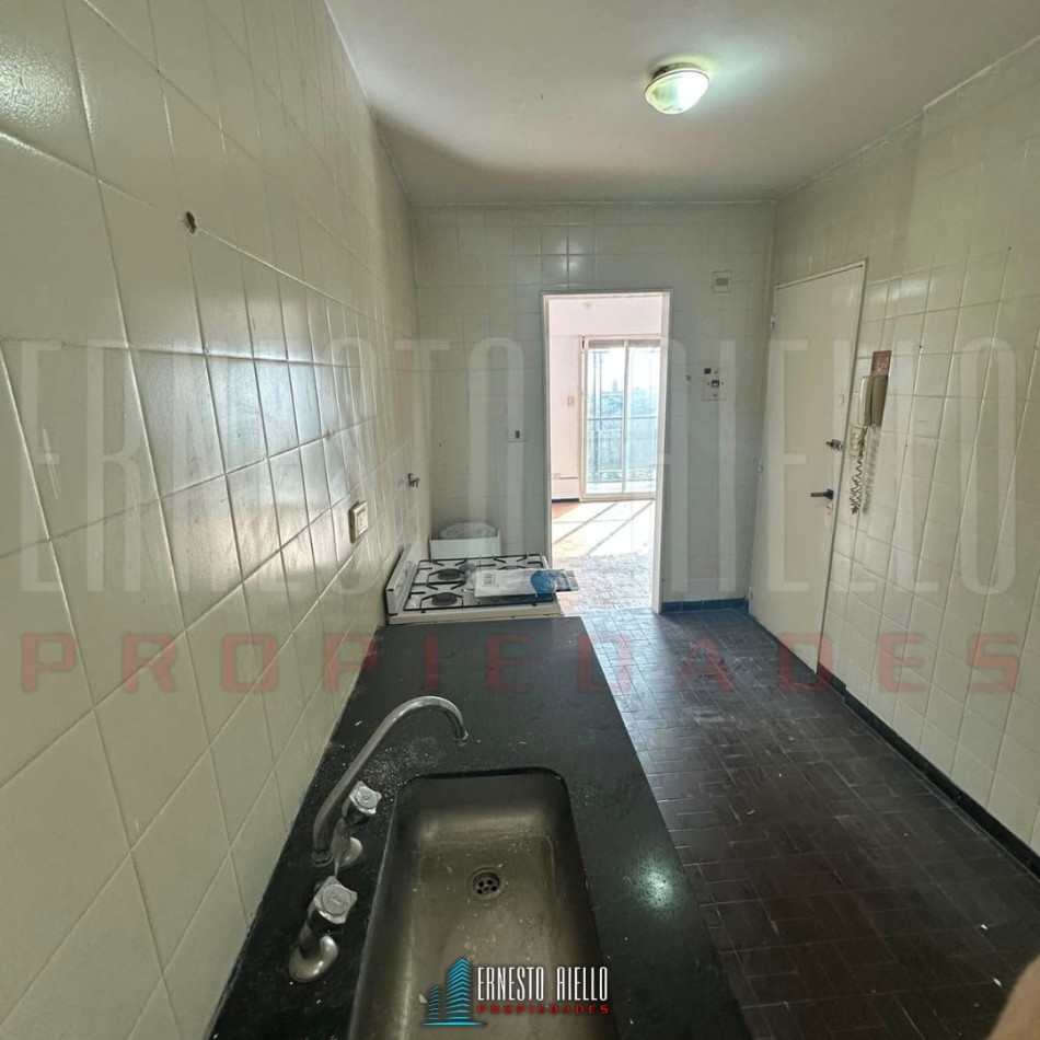 VENTA DEPARTAMENTO 3 AMBIENTES CON COCINA INDEPENDIENTE- HERMOSAS VISTAS - OPORTUNIDAD A REFACCIONAR.