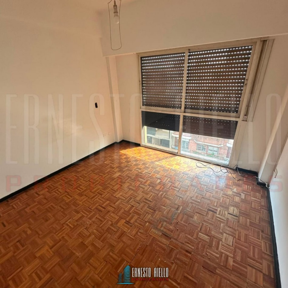 VENTA DEPARTAMENTO 3 AMBIENTES CON COCINA INDEPENDIENTE- HERMOSAS VISTAS - OPORTUNIDAD A REFACCIONAR.