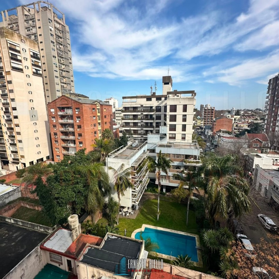 VENTA DEPARTAMENTO 3 AMBIENTES CON COCINA INDEPENDIENTE- HERMOSAS VISTAS - OPORTUNIDAD A REFACCIONAR.
