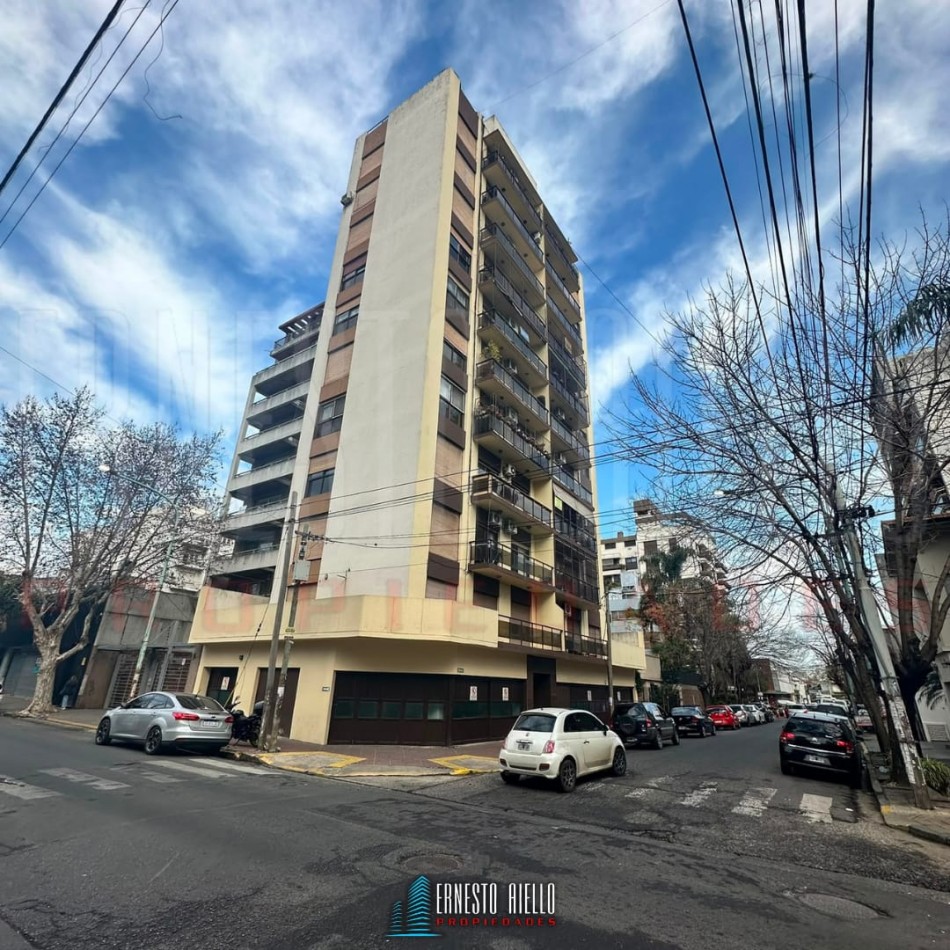VENTA DEPARTAMENTO 3 AMBIENTES CON COCINA INDEPENDIENTE- HERMOSAS VISTAS - OPORTUNIDAD A REFACCIONAR.