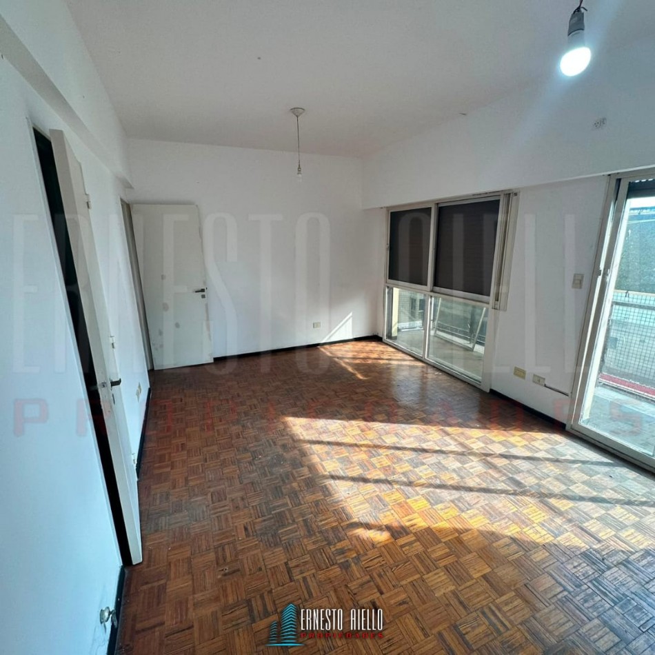 VENTA DEPARTAMENTO 3 AMBIENTES CON COCINA INDEPENDIENTE- HERMOSAS VISTAS - OPORTUNIDAD A REFACCIONAR.