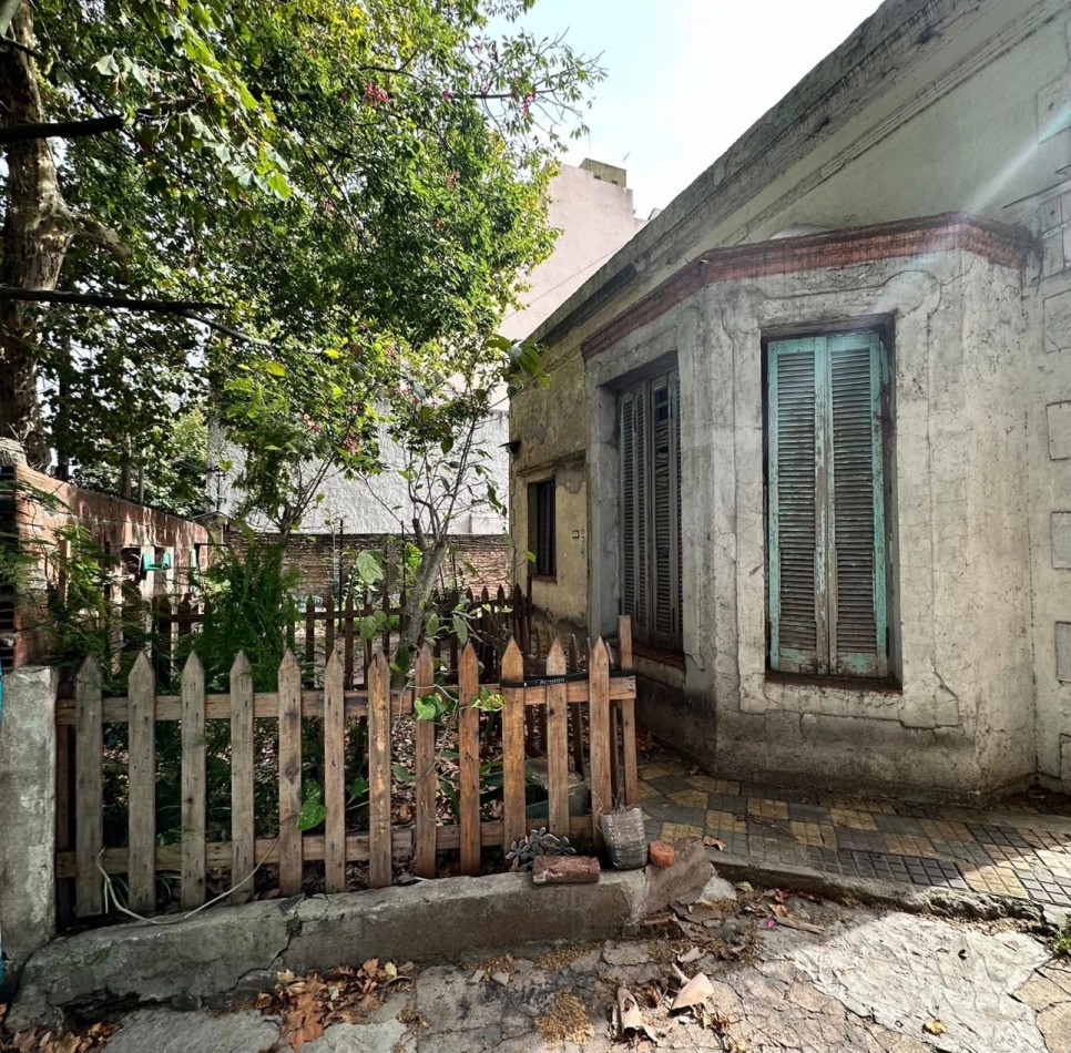  VENTA LOTE/TERRENO CON CASA A DEMOLER/REFACCIONAR, QUILMES OESTE CENTRO. IDEAL INVERSOR.