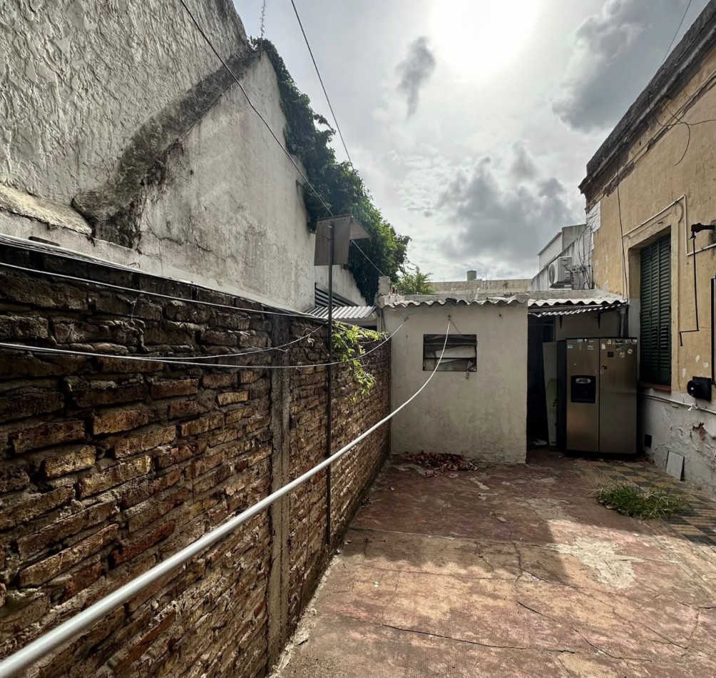  VENTA LOTE/TERRENO CON CASA A DEMOLER/REFACCIONAR, QUILMES OESTE CENTRO. IDEAL INVERSOR.