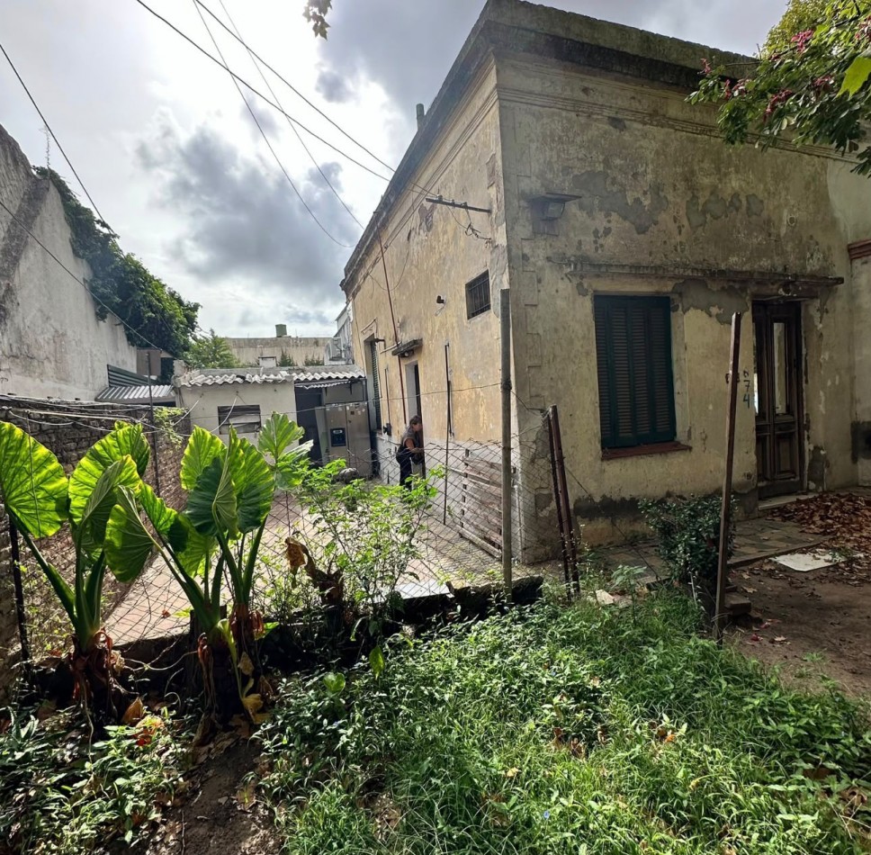  VENTA LOTE/TERRENO CON CASA A DEMOLER/REFACCIONAR, QUILMES OESTE CENTRO. IDEAL INVERSOR.