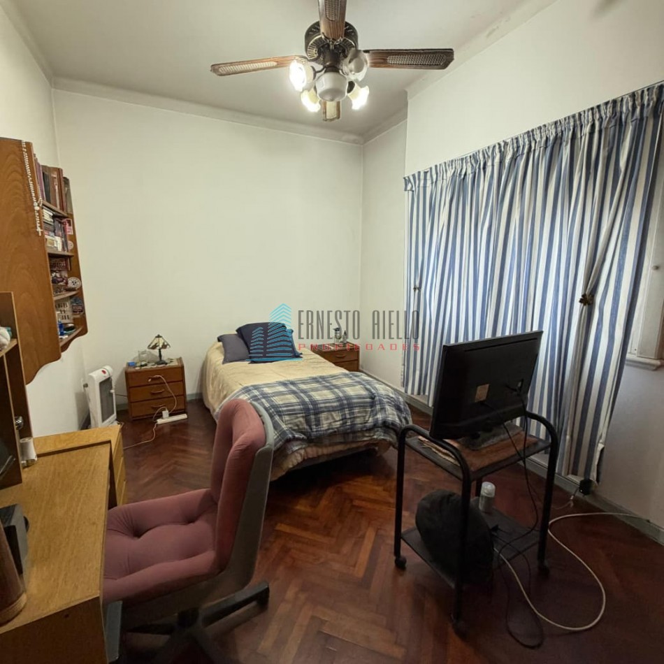 VENTA DEPARTAMENTO 3 AMBIENTES, CON PATIO, PRIMER PISO POR ESCALERA (1C) AL CONTRAFRENTE. 