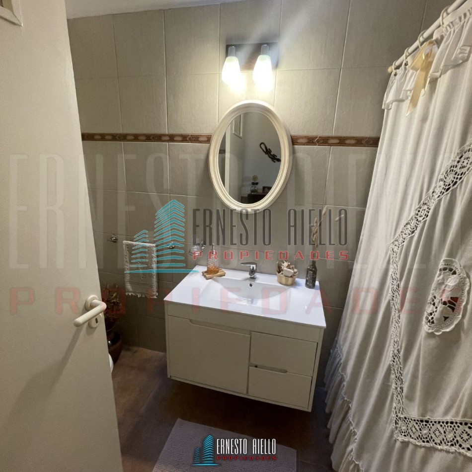 A. CASA DE 4 AMBIENTES CON QUINCHO, PATIO Y DOS DEPTOS DE 2 AMBIENTES EN EL MISMO LOTE EN VENTA