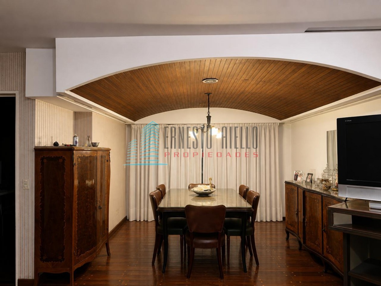 VENTA IMPECABLE CASA DOS PLANTAS CON PARQUE- ZONA RESIDENCIAL 