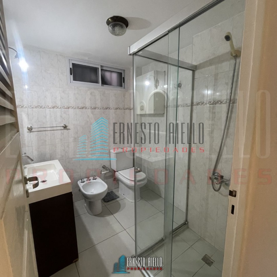 A. CASA DE 4 AMBIENTES CON QUINCHO, PATIO Y DOS DEPTOS DE 2 AMBIENTES EN EL MISMO LOTE EN VENTA