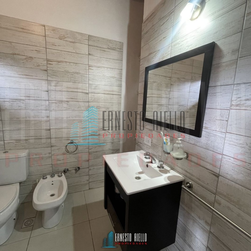 A. CASA DE 4 AMBIENTES CON QUINCHO, PATIO Y DOS DEPTOS DE 2 AMBIENTES EN EL MISMO LOTE EN VENTA