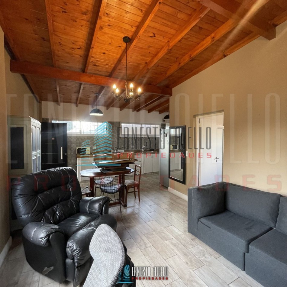 A. CASA DE 4 AMBIENTES CON QUINCHO, PATIO Y DOS DEPTOS DE 2 AMBIENTES EN EL MISMO LOTE EN VENTA