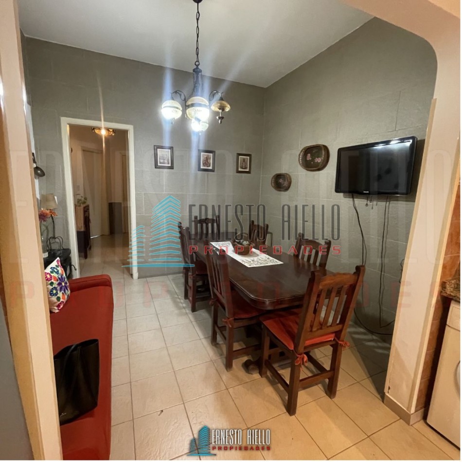 A. CASA DE 4 AMBIENTES CON QUINCHO, PATIO Y DOS DEPTOS DE 2 AMBIENTES EN EL MISMO LOTE EN VENTA