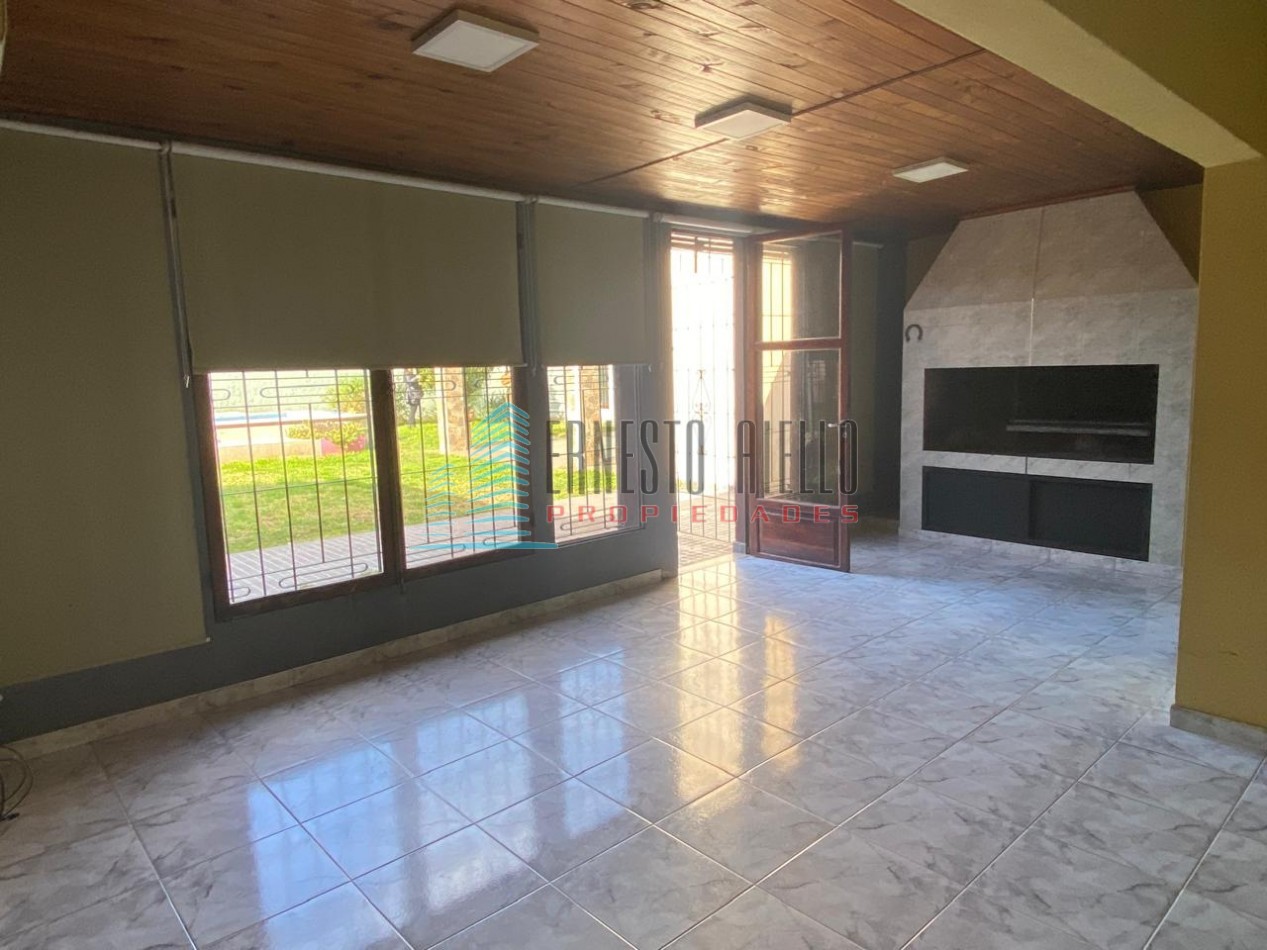 Venta Excelente Casa en Una Sola Planta con Piscina - Quilmes