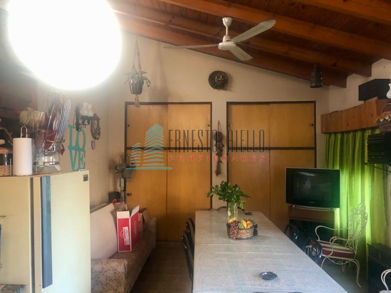 Excelente Casa con Cochera - Piscina en Quilmes Oeste - Apta Credito