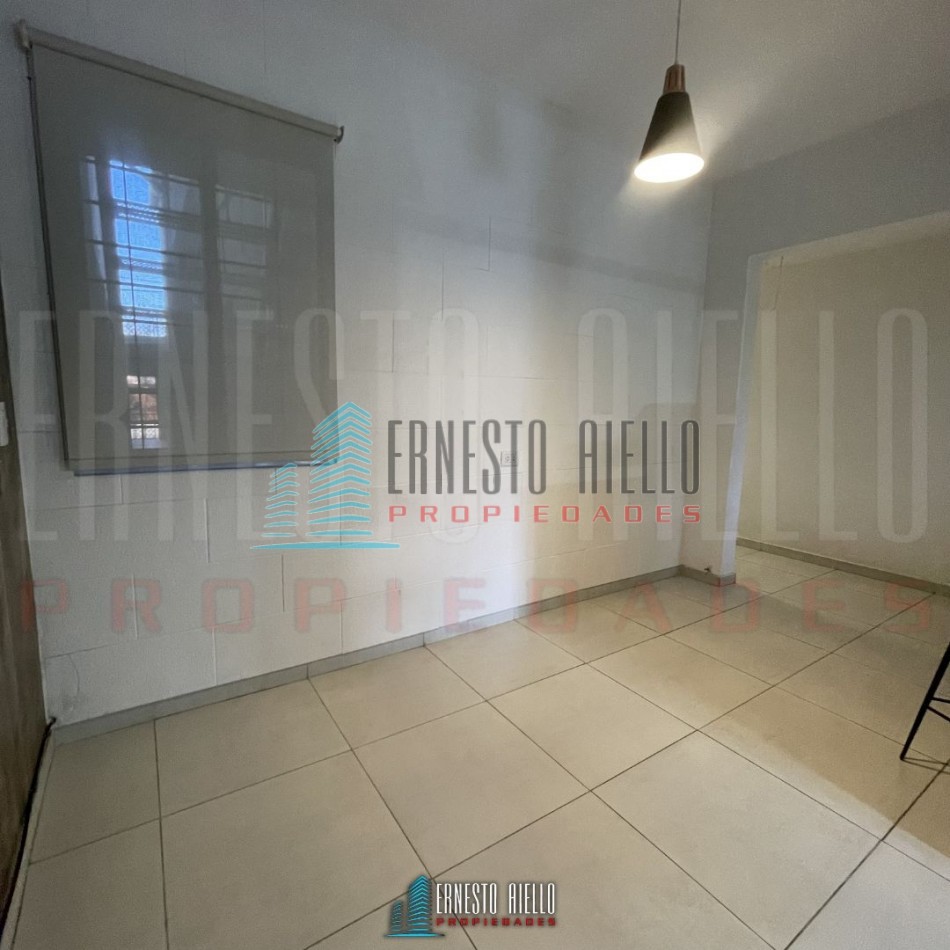 A. CASA DE 4 AMBIENTES CON QUINCHO, PATIO Y DOS DEPTOS DE 2 AMBIENTES EN EL MISMO LOTE EN VENTA