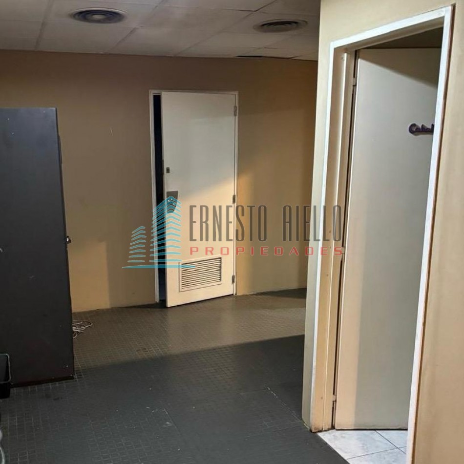 A. VENTA IMPECABLE LOCAL COMERCIAL EN CENTRO QUILMES