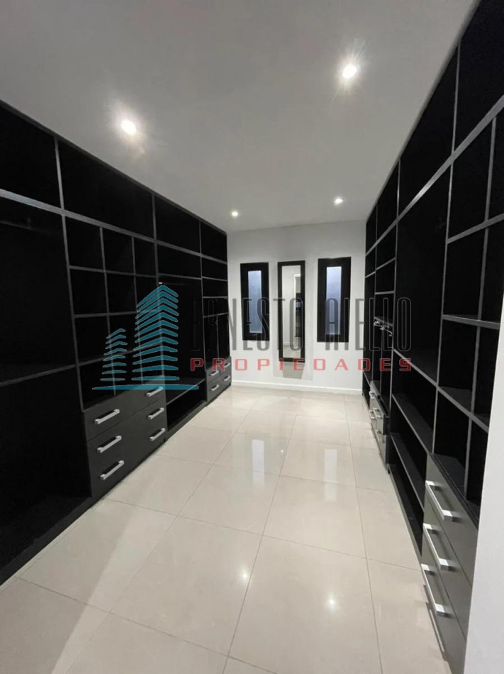 VENTA IMPECABLE CASA DE CINCO AMBIENTES EN NUEVO QUILMES. 
